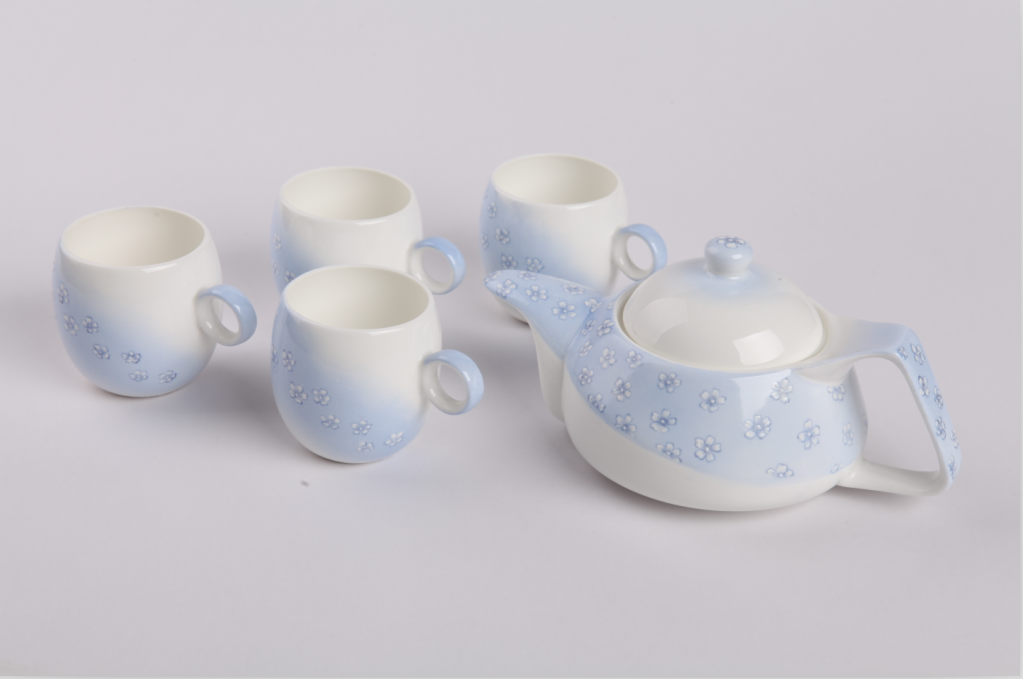 5头手绘蓝花曲骨质瓷茶具