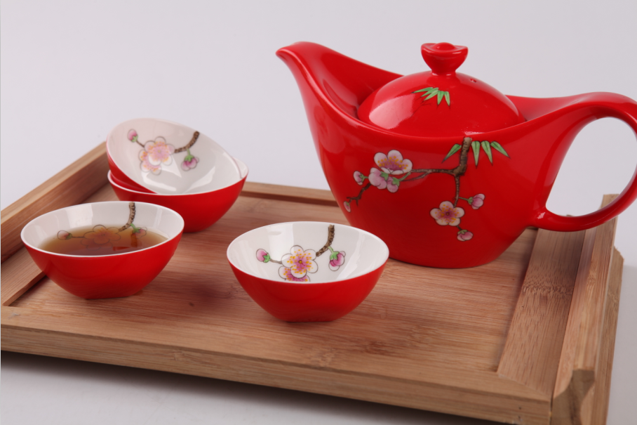 5头手绘红梅元宝骨质瓷茶具